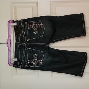 Miss Me Bermudas, size 27                 new condition